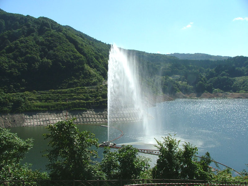 月山湖